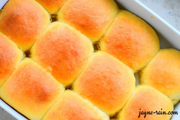 dinner rolls